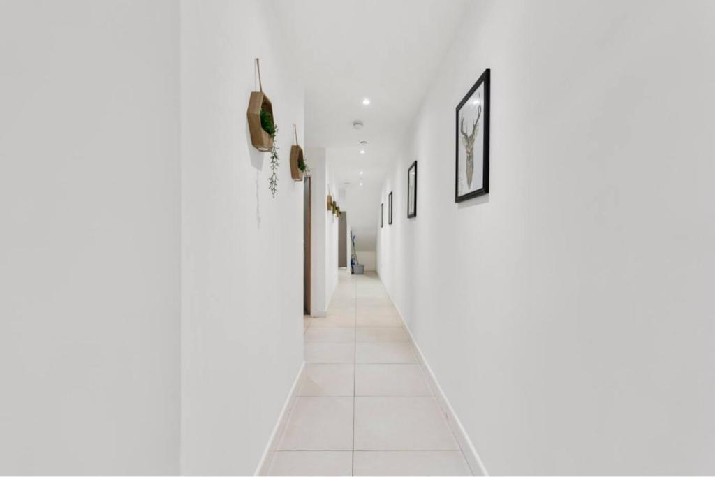 Modern Spacious Three Bedrooms With Private Garden Κάρντιφ Εξωτερικό φωτογραφία